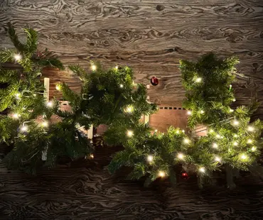 American Pre-lit Garland 2.7m - image 2