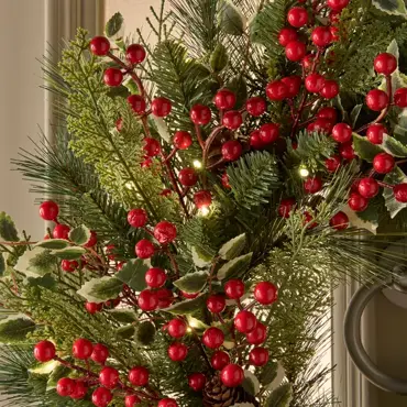 Hollyberry - 26" Wreath Prelit - image 3