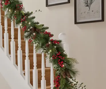 Hollyberry Garland Prelit 6ft X 10" - image 2