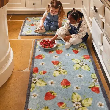 Hug Rug Strawberries 1 65x85 - image 2