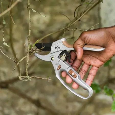K&S Surecut Hard Wood Ratchet Secateurs - image 2