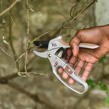 K&S Surecut Hard Wood Ratchet Secateurs - image 2