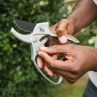 K&S Surecut Hard Wood Ratchet Secateurs - image 3