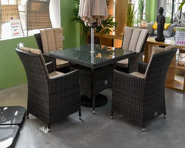 LA  4 Seat Square Dining Set with Parasol - image 3