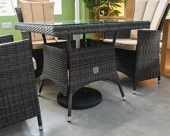 LA  4 Seat Square Dining Set with Parasol - image 4