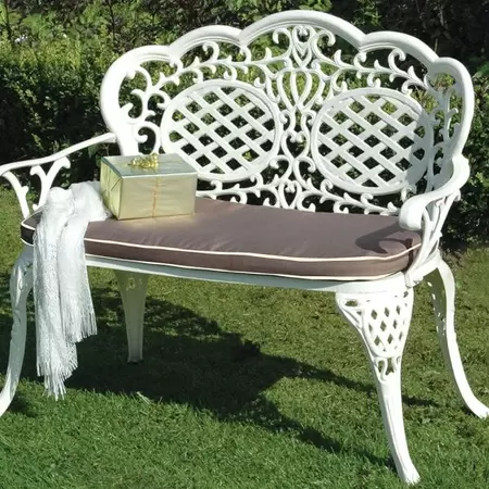 Mississippi Cream Love Seat