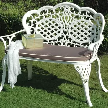 Mississippi Cream Love Seat