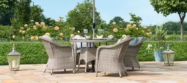 Oxford Heritage 4 Seat Round Dining Set - image 3