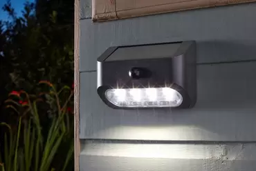 Pir shop sentinel light